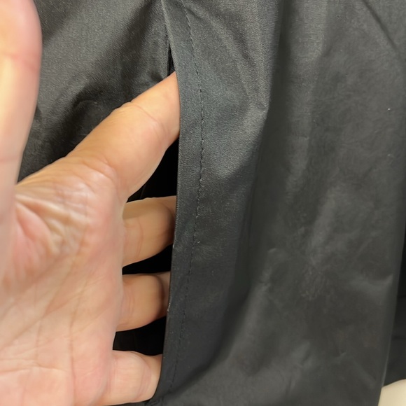 Beautiful rain jacket and wind proof mesh lining for women - Picture 5 of 7